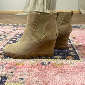 Sorel Joan of arctic booties waterproof suede